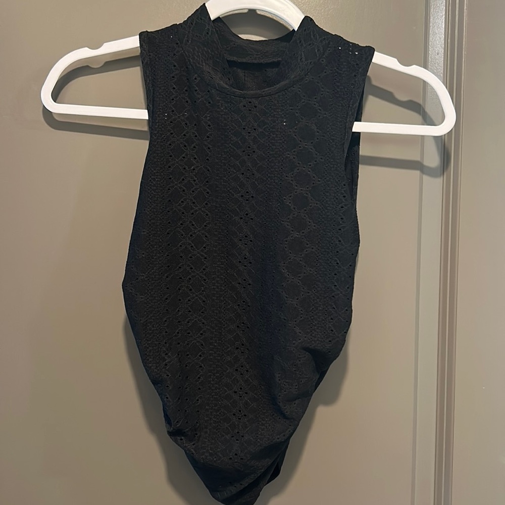 Mesh cropped activewear top